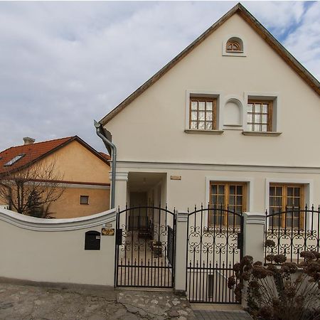 Amadeus Vendeghaz Hotel Esztergom Exterior photo