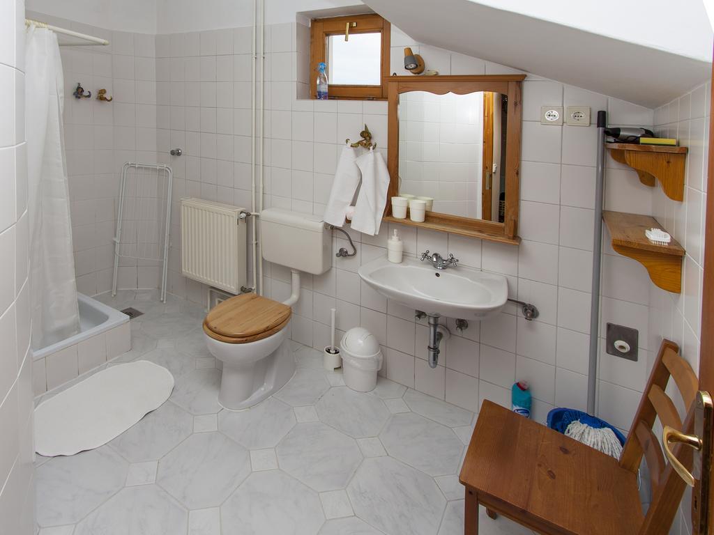 Amadeus Vendeghaz Hotel Esztergom Room photo
